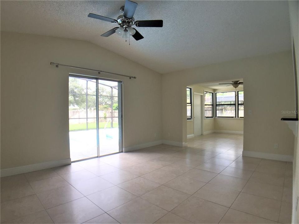 For Sale: $409,900 (3 beds, 2 baths, 1644 Square Feet)