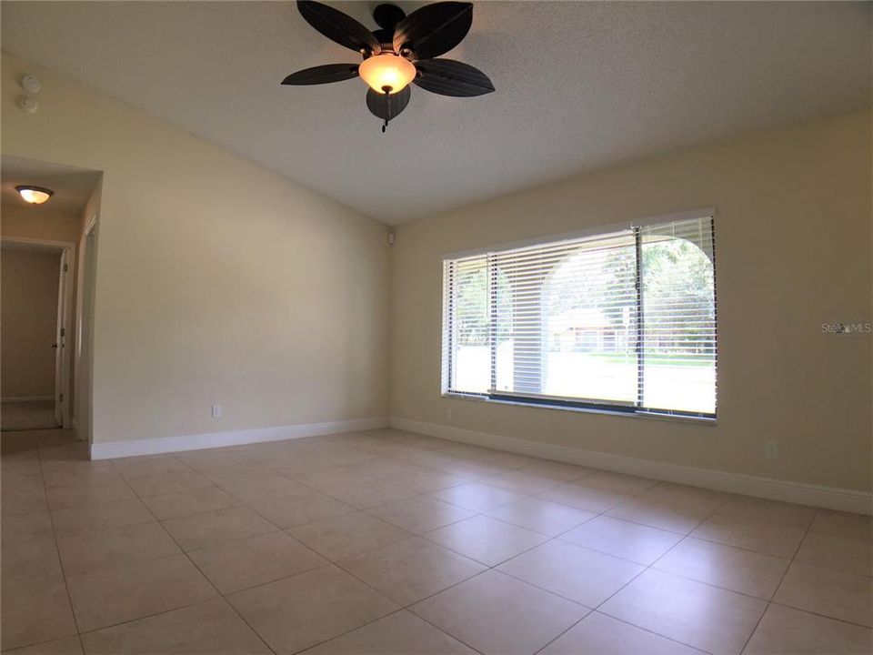 For Sale: $409,900 (3 beds, 2 baths, 1644 Square Feet)