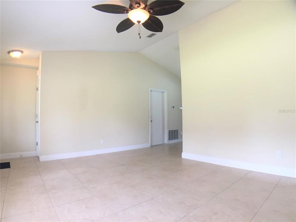 For Sale: $409,900 (3 beds, 2 baths, 1644 Square Feet)