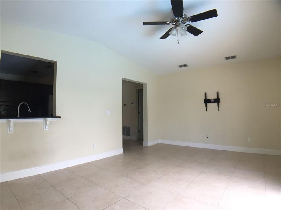 For Sale: $409,900 (3 beds, 2 baths, 1644 Square Feet)