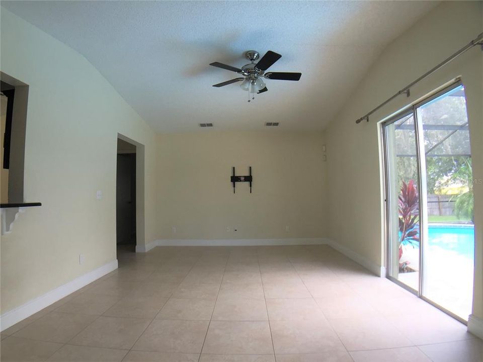 For Sale: $409,900 (3 beds, 2 baths, 1644 Square Feet)