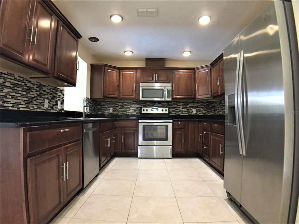 For Sale: $409,900 (3 beds, 2 baths, 1644 Square Feet)