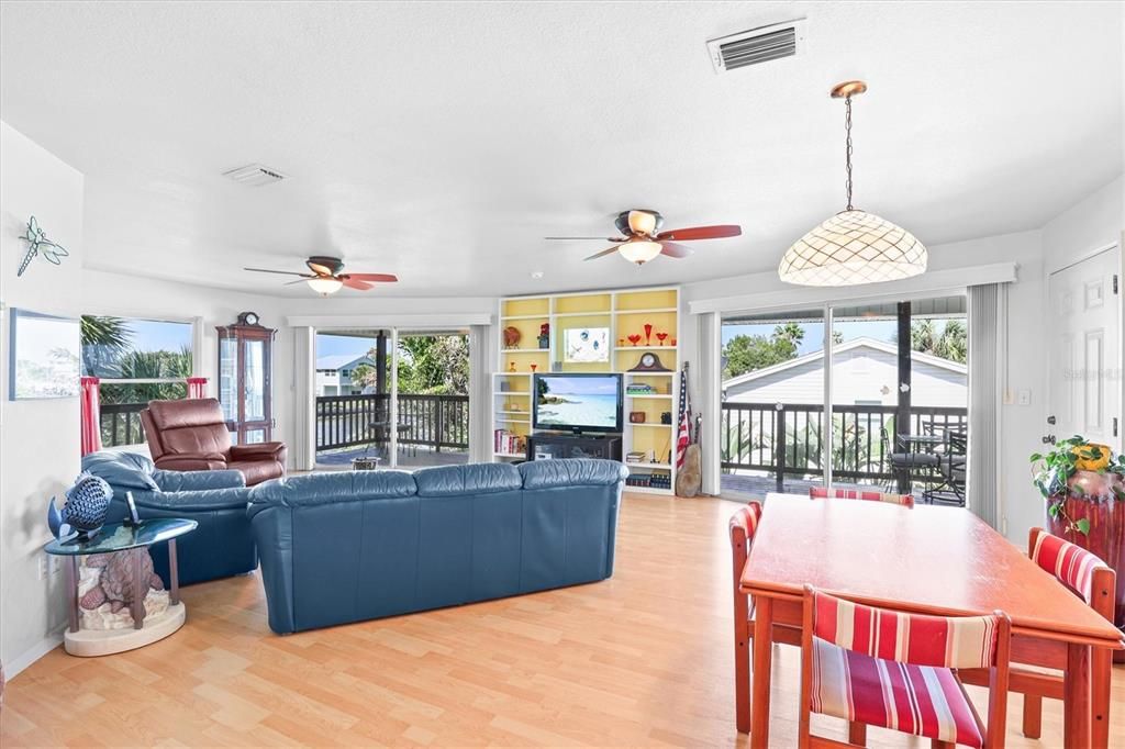 For Sale: $659,900 (2 beds, 2 baths, 1398 Square Feet)