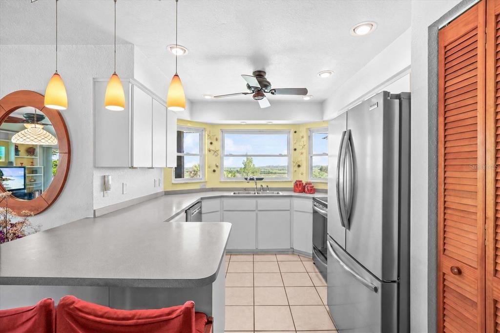 For Sale: $659,900 (2 beds, 2 baths, 1398 Square Feet)