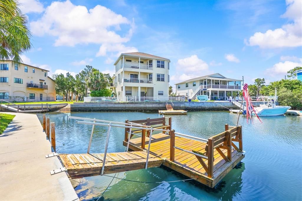For Sale: $659,900 (2 beds, 2 baths, 1398 Square Feet)