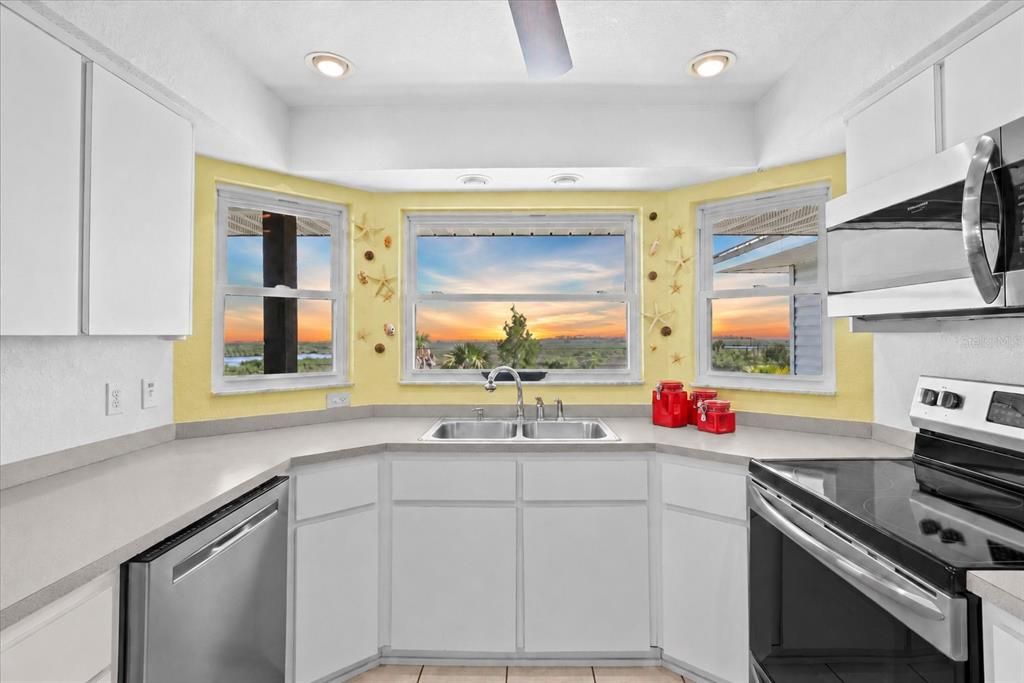 For Sale: $659,900 (2 beds, 2 baths, 1398 Square Feet)