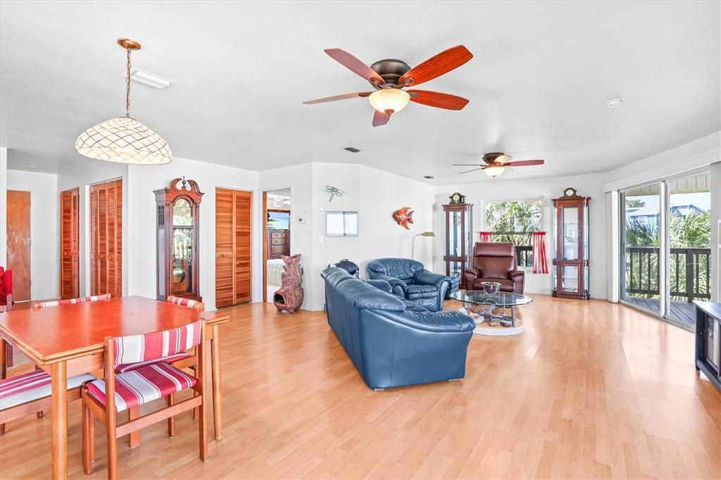 For Sale: $659,900 (2 beds, 2 baths, 1398 Square Feet)