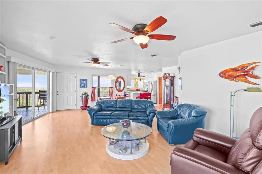 For Sale: $659,900 (2 beds, 2 baths, 1398 Square Feet)