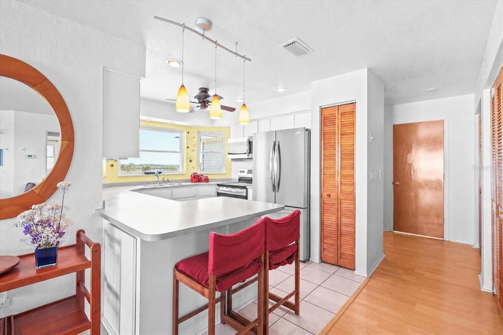 For Sale: $659,900 (2 beds, 2 baths, 1398 Square Feet)