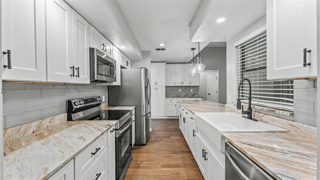 На продажу: $379,900 (3 спален, 2 ванн, 1932 Квадратных фут)