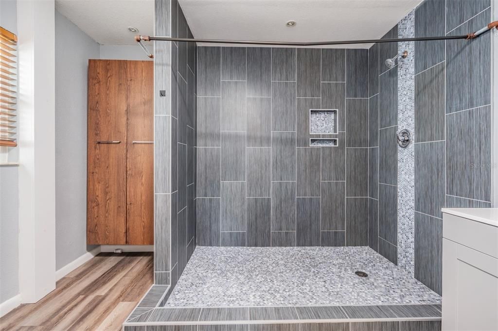 For Sale: $430,000 (3 beds, 2 baths, 1439 Square Feet)