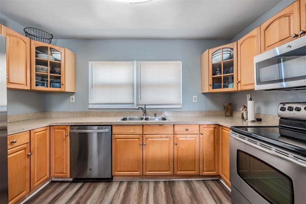 For Sale: $430,000 (3 beds, 2 baths, 1439 Square Feet)
