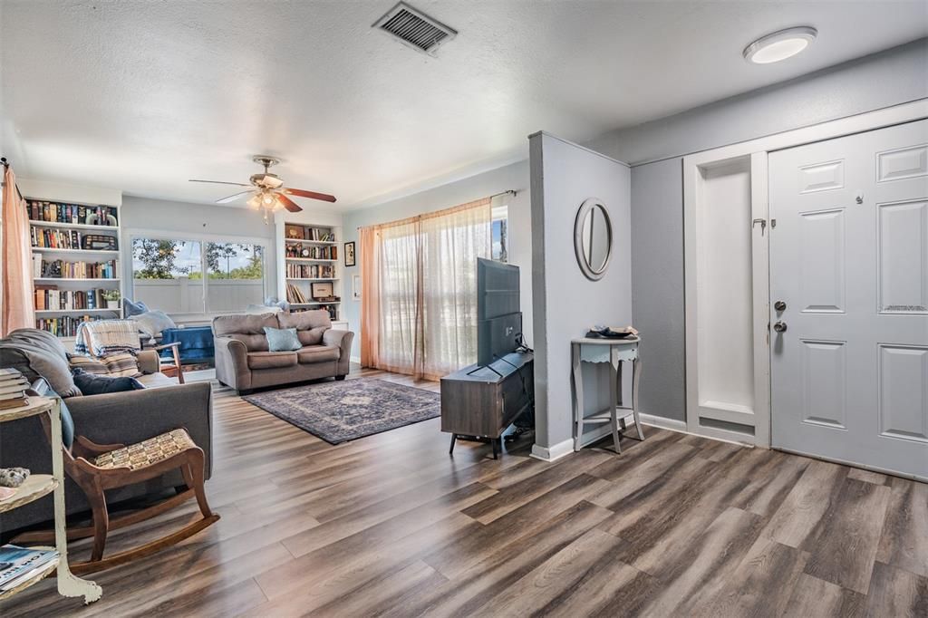 For Sale: $430,000 (3 beds, 2 baths, 1439 Square Feet)