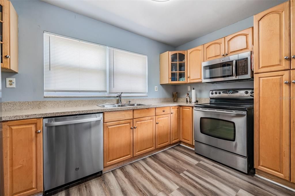 For Sale: $430,000 (3 beds, 2 baths, 1439 Square Feet)
