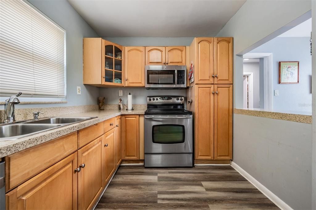For Sale: $430,000 (3 beds, 2 baths, 1439 Square Feet)