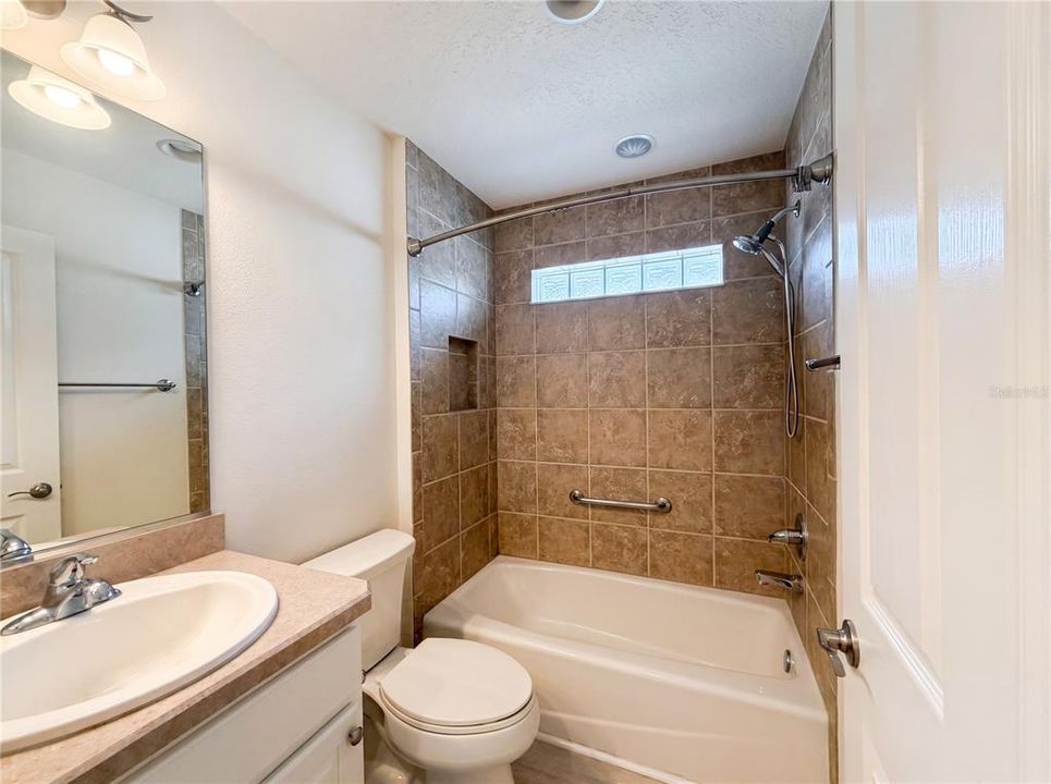 На продажу: $358,000 (3 спален, 2 ванн, 1559 Квадратных фут)