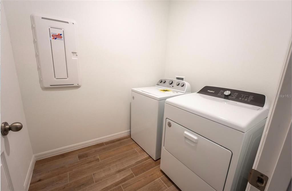 В аренду: $2,700 (5 спален, 3 ванн, 2814 Квадратных фут)