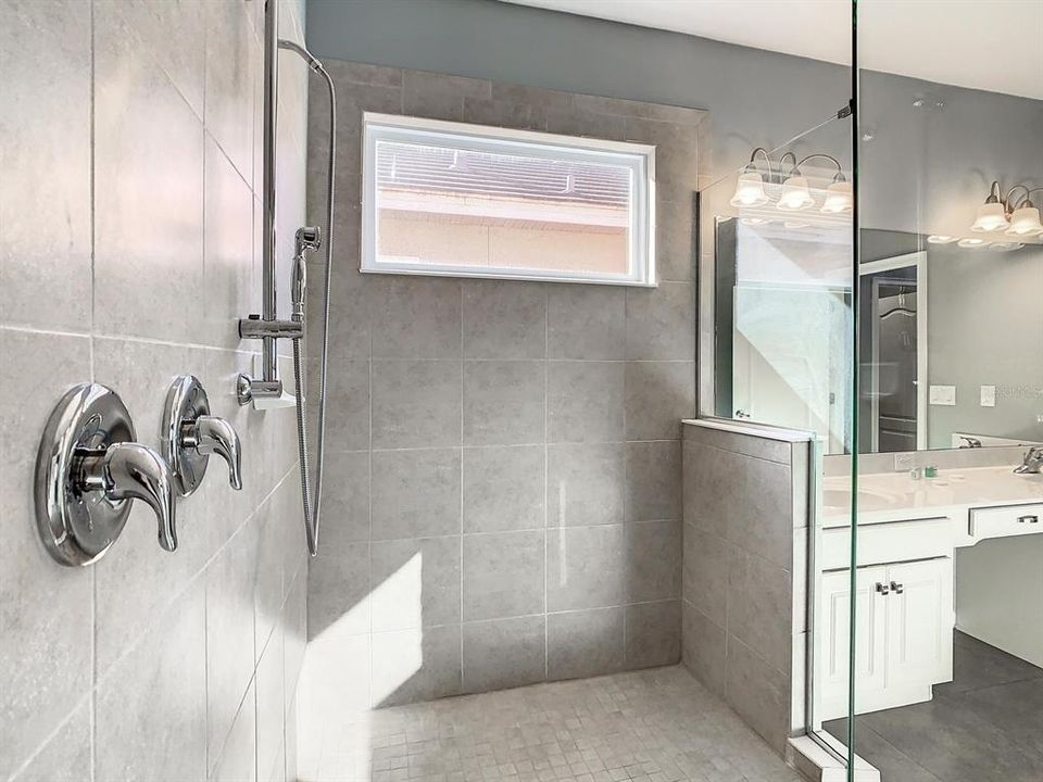 В аренду: $3,400 (7 спален, 7 ванн, 3565 Квадратных фут)