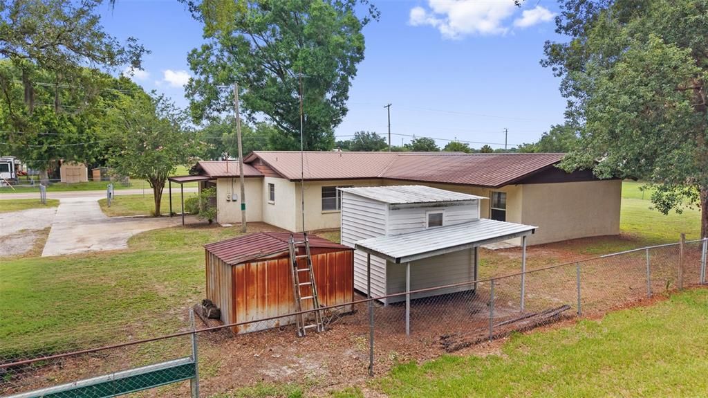 Activo con contrato: $355,000 (4 camas, 2 baños, 1871 Pies cuadrados)