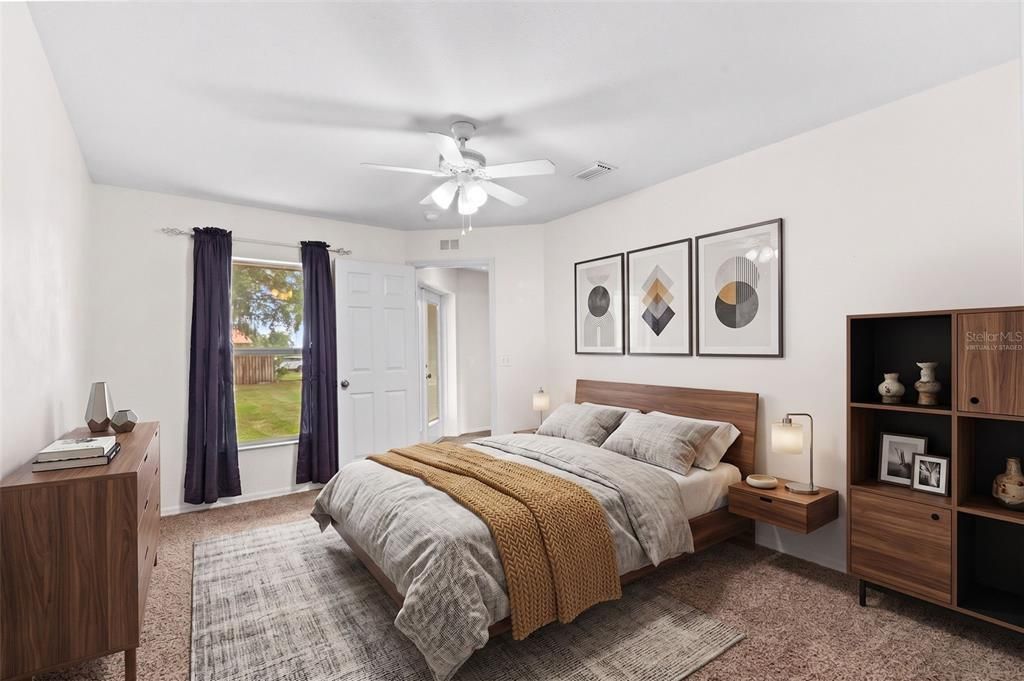 Activo con contrato: $355,000 (4 camas, 2 baños, 1871 Pies cuadrados)