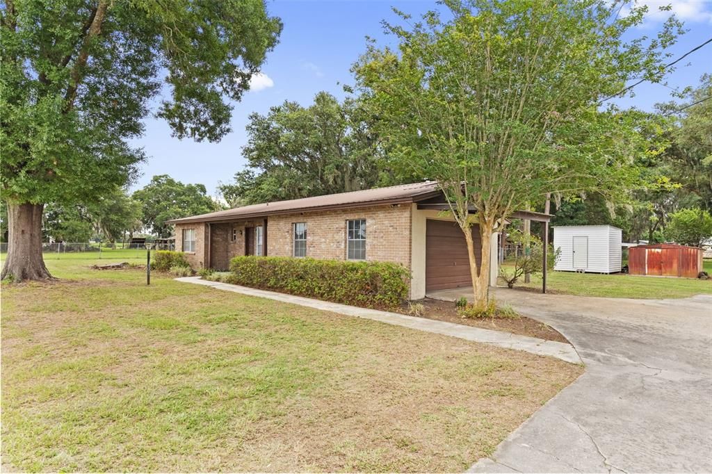 Activo con contrato: $355,000 (4 camas, 2 baños, 1871 Pies cuadrados)