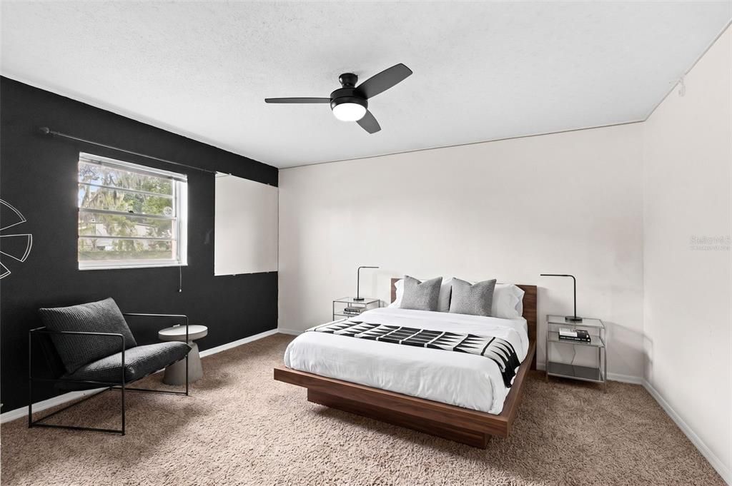 Activo con contrato: $355,000 (4 camas, 2 baños, 1871 Pies cuadrados)