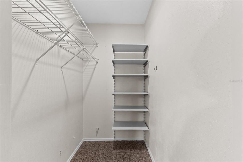 Activo con contrato: $355,000 (4 camas, 2 baños, 1871 Pies cuadrados)