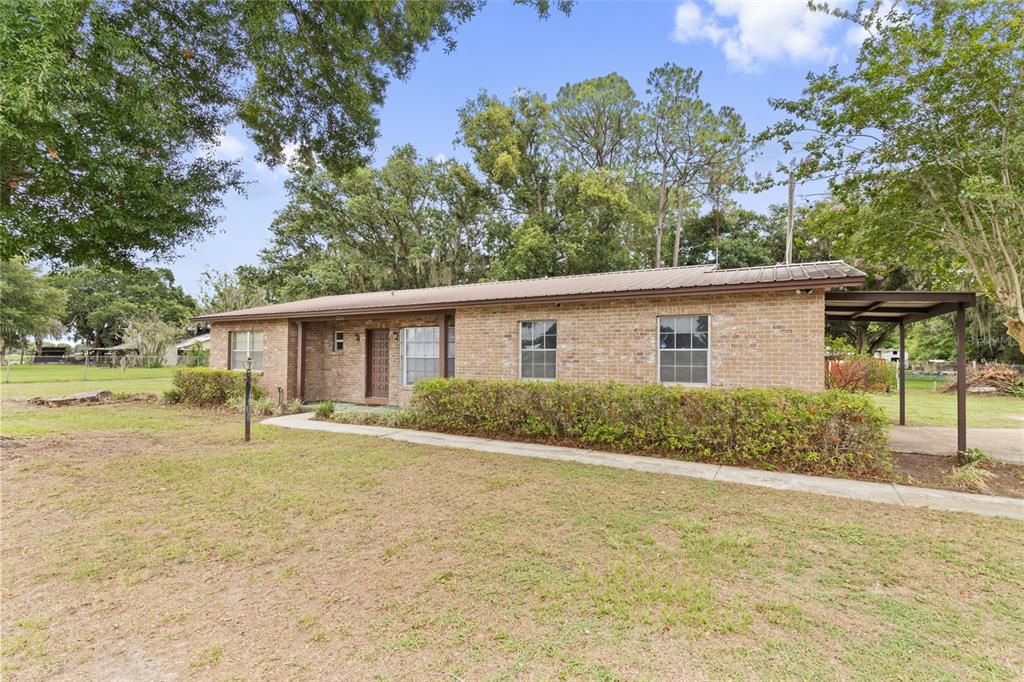Activo con contrato: $355,000 (4 camas, 2 baños, 1871 Pies cuadrados)