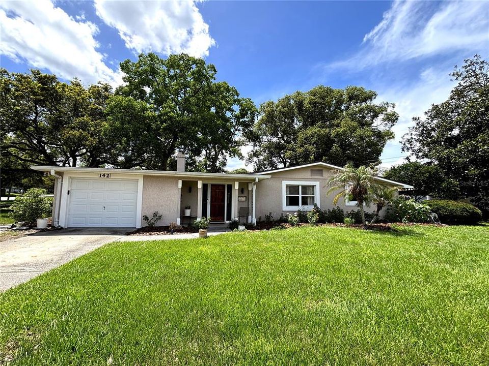 For Sale: $339,900 (3 beds, 2 baths, 1277 Square Feet)