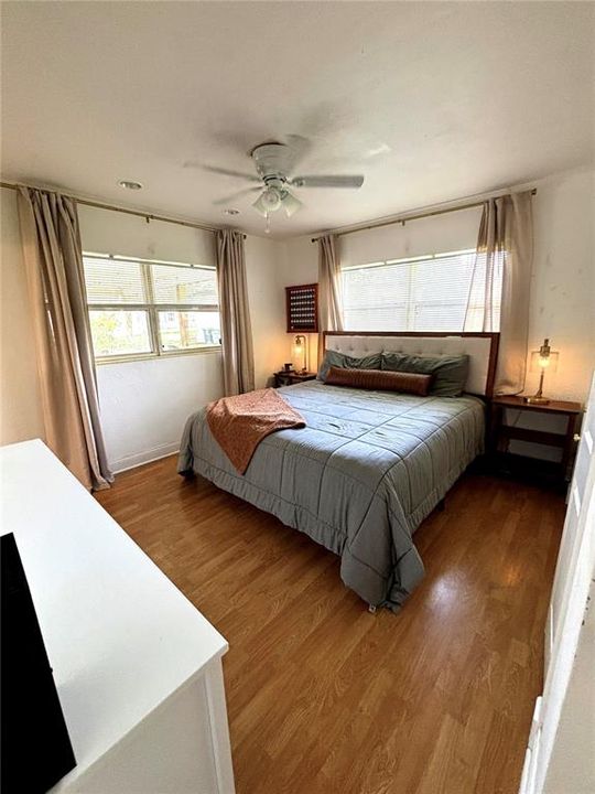 For Sale: $339,900 (3 beds, 2 baths, 1277 Square Feet)