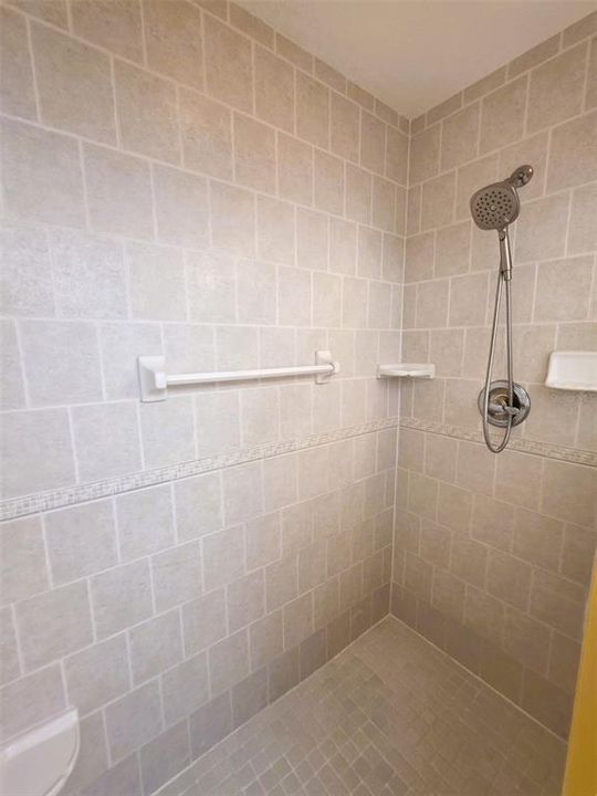 На продажу: $259,900 (2 спален, 2 ванн, 1135 Квадратных фут)