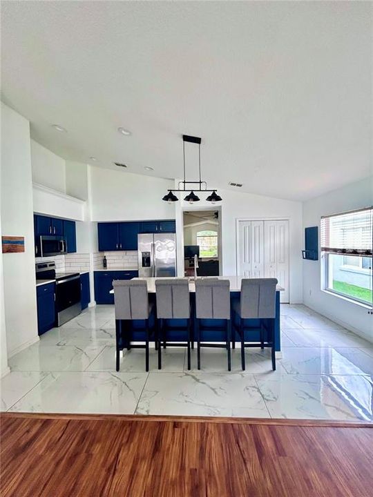 En Venta: $535,000 (4 camas, 2 baños, 1804 Pies cuadrados)
