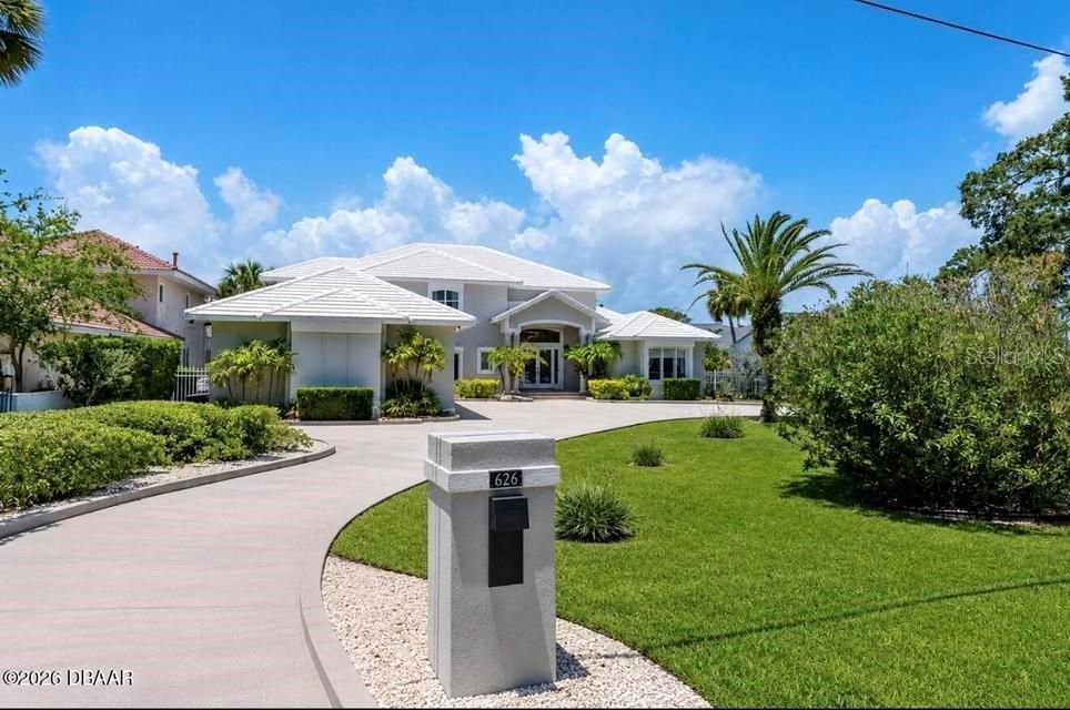 For Sale: $2,995,000 (5 beds, 3 baths, 5398 Square Feet)