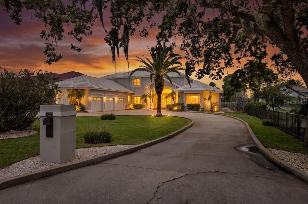 For Sale: $2,995,000 (5 beds, 3 baths, 5398 Square Feet)