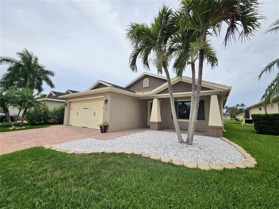 For Sale: $349,900 (3 beds, 2 baths, 1596 Square Feet)
