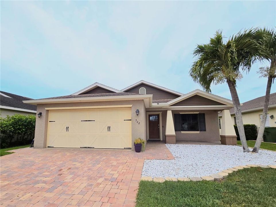 For Sale: $349,900 (3 beds, 2 baths, 1596 Square Feet)