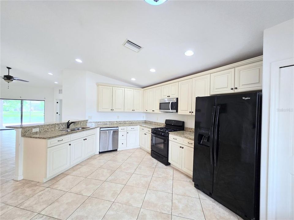 For Sale: $349,900 (3 beds, 2 baths, 1596 Square Feet)