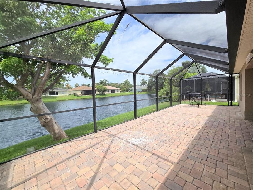 For Sale: $349,900 (3 beds, 2 baths, 1596 Square Feet)