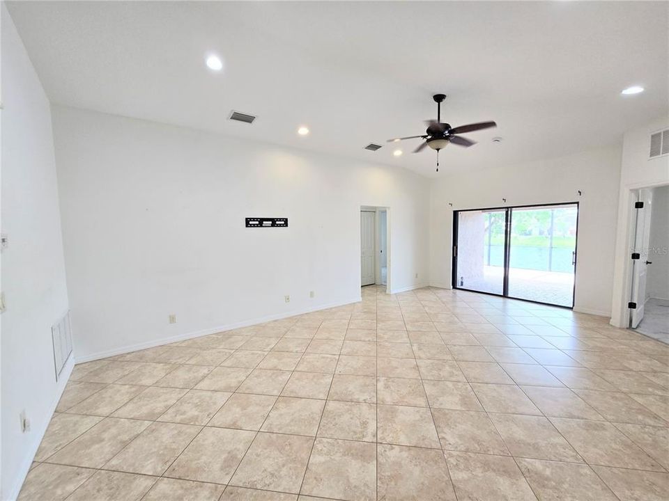 For Sale: $349,900 (3 beds, 2 baths, 1596 Square Feet)