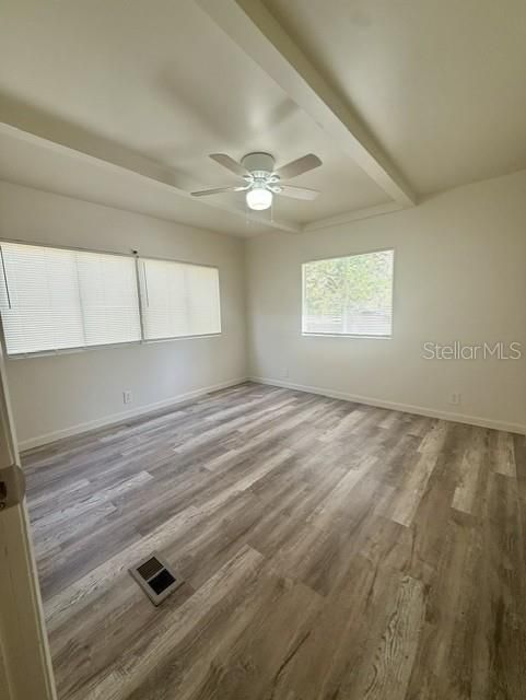For Rent: $1,950 (4 beds, 2 baths, 2568 Square Feet)