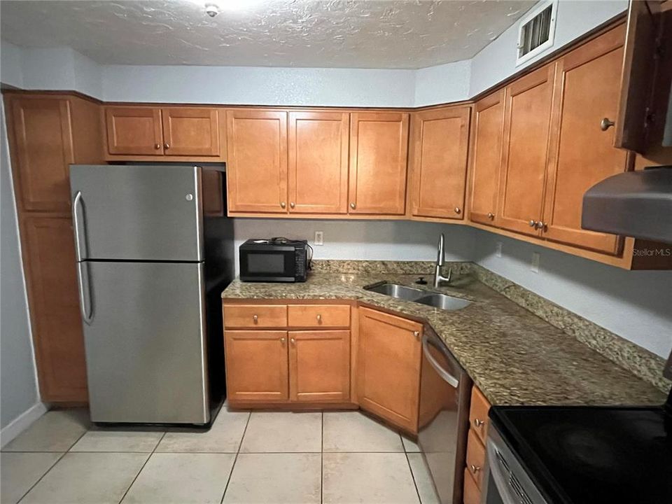 For Rent: $1,600 (2 beds, 2 baths, 1010 Square Feet)