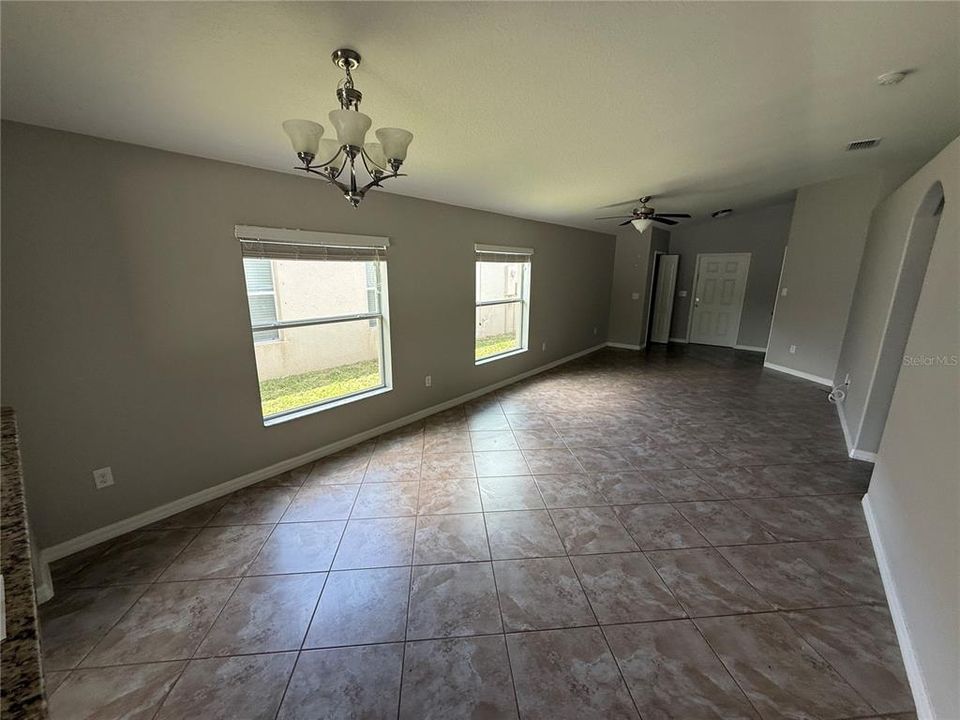 En Venta: $260,000 (3 camas, 2 baños, 1360 Pies cuadrados)