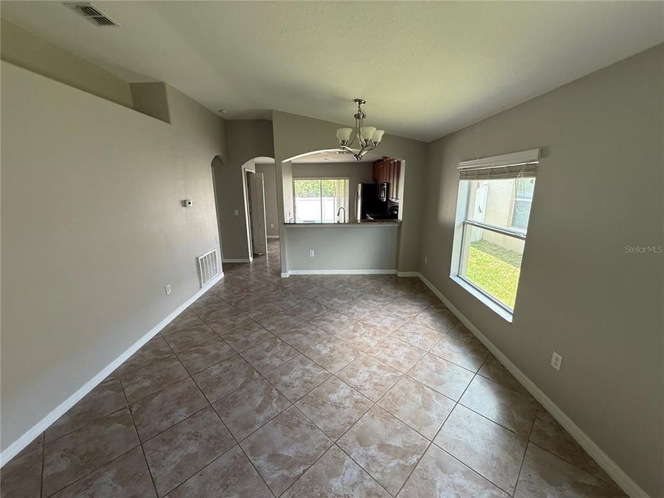 En Venta: $260,000 (3 camas, 2 baños, 1360 Pies cuadrados)