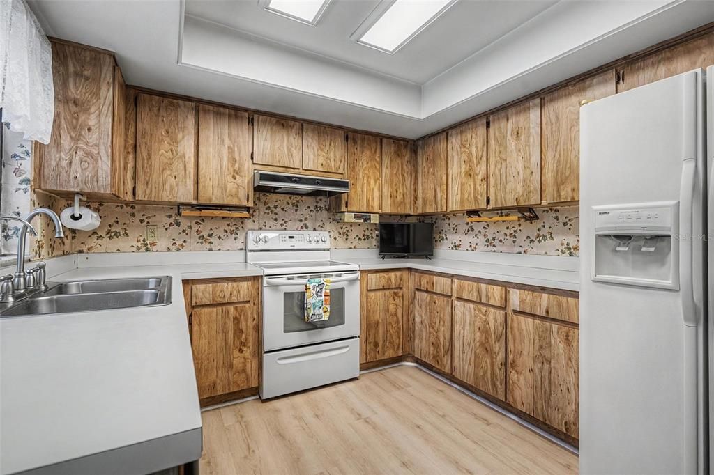 For Sale: $520,000 (4 beds, 2 baths, 2232 Square Feet)