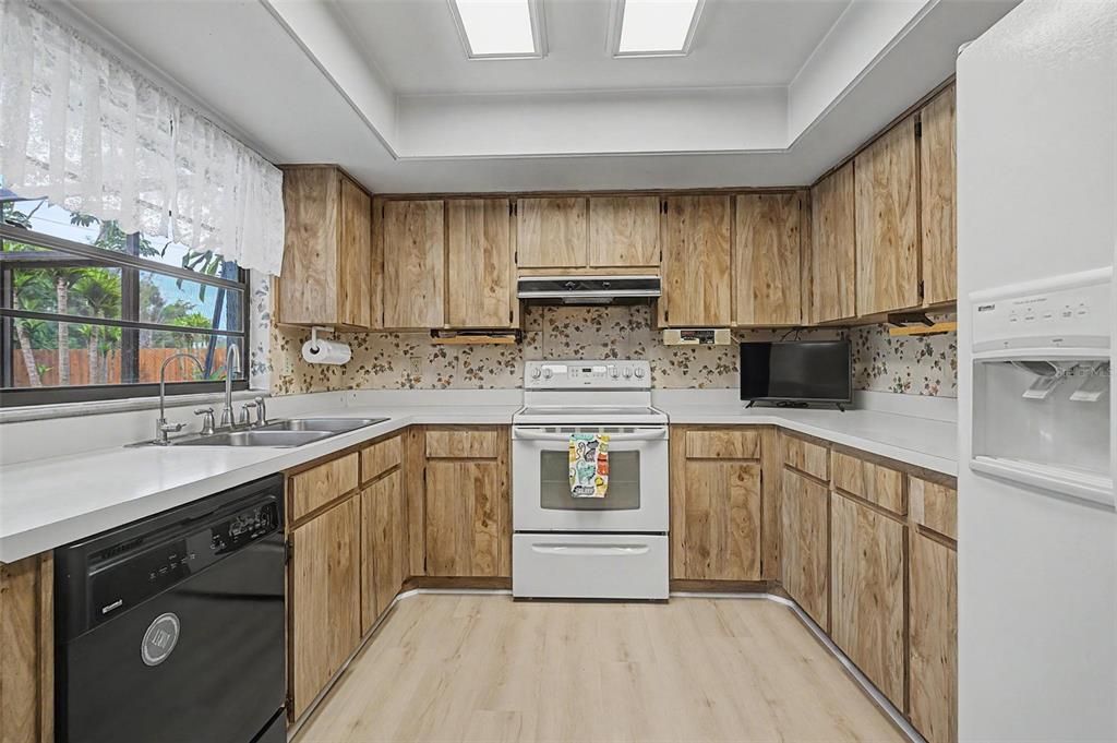 For Sale: $520,000 (4 beds, 2 baths, 2232 Square Feet)