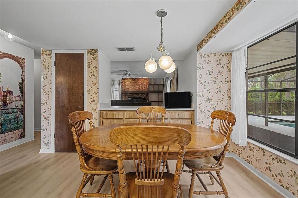 For Sale: $520,000 (4 beds, 2 baths, 2232 Square Feet)
