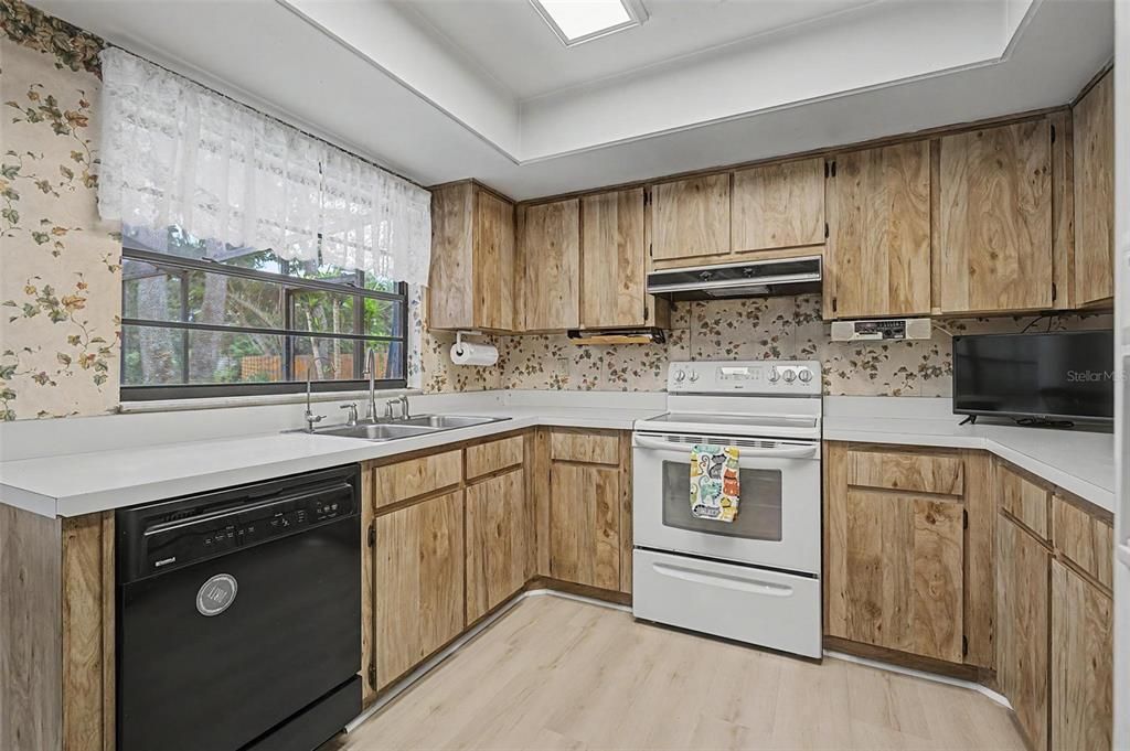 For Sale: $520,000 (4 beds, 2 baths, 2232 Square Feet)