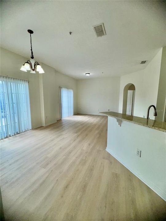 Active With Contract: $2,050 (2 beds, 2 baths, 1200 Square Feet)
