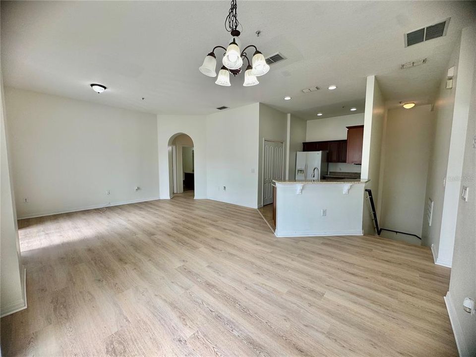 Active With Contract: $2,050 (2 beds, 2 baths, 1200 Square Feet)