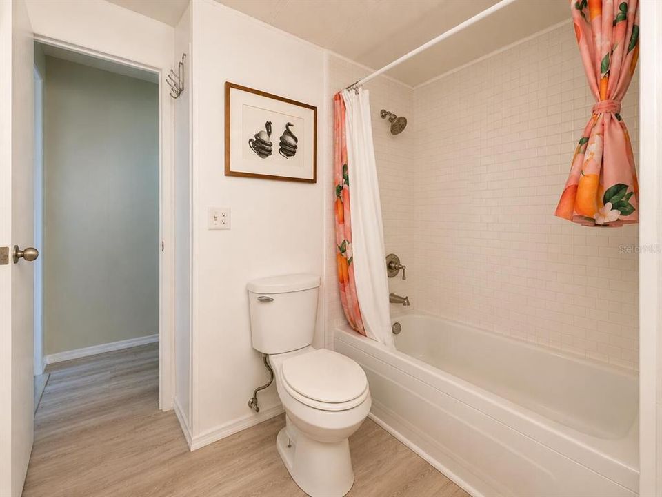 На продажу: $145,000 (2 спален, 2 ванн, 744 Квадратных фут)